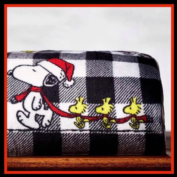 Berkshire Snoopy Plaid Christmas Sherpa Blanket - Picture 5 of 15